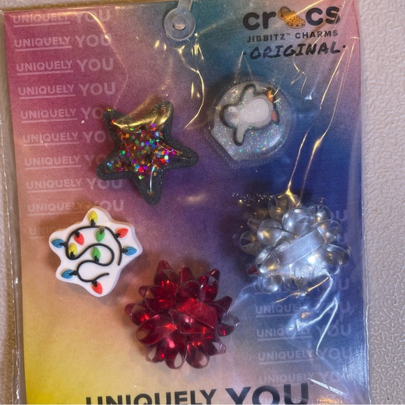 Uniquely You Crocs Wonderful Times 5 Piece Croc Holiday Jibbitz NWT - Picture 2 of 4